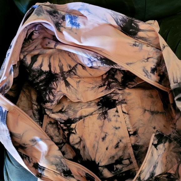 PINK- Large Weekender Bag - Picture 2 of 5